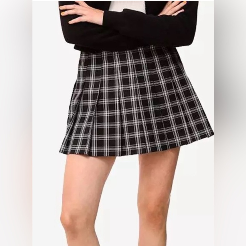 H&M Black White Plaid Mini Pleated Skirt Size 6